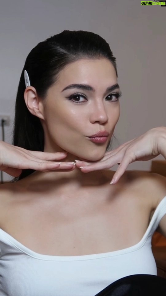 Rhian Ramos Instagram - Getting ready for the special advanced screening of #MissProbinsyana! But first, a quick bronze and sculpt with @davequiambao_ using @strokescosmetics 🤍