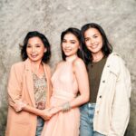 Rhian Ramos Instagram - To be surrounded by my family, friends, all of those who I love at a moment like this... It just couldn't be better 🥹 these are moments I'll treasure forever.. Sayang lang cause I have other friends and loved ones that I didn't get to take photos with... But seeing you there meant so much to me... Thank you, booboo's family 🤍 thank you, Meg & Ryan family 🤍 Thank you @cyberhians 🤍 thank you, MBU management 🤍 mahal na mahal ko kayong lahat 🥲 Thank you for capturing these moments @jayzeecezar 📸 and @joshuasalvs 🎥 priceless 'to sa akin! P.S. still LOL-ing at deedee's super strength 😅