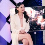 Rhian Ramos Instagram - Here's the lewk for tonight's @dearsv.official Anniversary Episode. Surprise! This is a take over! Join us tonight, 11:45pm on @gmanetwork 🤍 Happy 1st year sa lahat ng bumubuo sa #DearSVonGMA! Sana marami pa kayong matulungan, at mabahaging mga kwento ng inspirasyon Makeup by @centenobutchok Hair by @hairbysabel 📸 @jayzeecezar