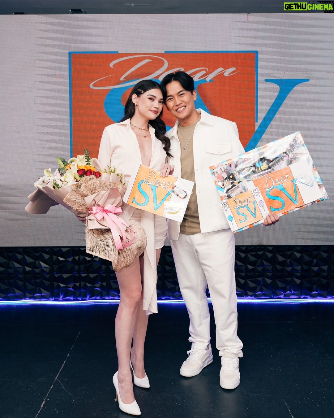 Rhian Ramos Instagram - Here's the lewk for tonight's @dearsv.official Anniversary Episode. Surprise! This is a take over! Join us tonight, 11:45pm on @gmanetwork π€ Happy 1st year sa lahat ng bumubuo sa #DearSVonGMA! Sana marami pa kayong matulungan, at mabahaging mga kwento ng inspirasyon Makeup by @centenobutchok Hair by @hairbysabel πΈ @jayzeecezar