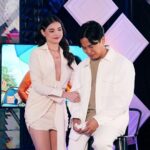 Rhian Ramos Instagram - Here's the lewk for tonight's @dearsv.official Anniversary Episode. Surprise! This is a take over! Join us tonight, 11:45pm on @gmanetwork 🤍 Happy 1st year sa lahat ng bumubuo sa #DearSVonGMA! Sana marami pa kayong matulungan, at mabahaging mga kwento ng inspirasyon Makeup by @centenobutchok Hair by @hairbysabel 📸 @jayzeecezar