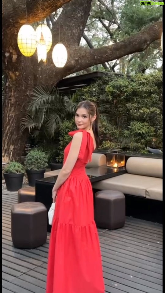 Rhian Ramos Instagram - This is how we date each other π€ Wearing #EsteeLauderFragrance Desert Eden, a sensual woody floral fragrance, perfect for a night out π€ β β β β β β β β β β β β β β #EsteeLauderPh @esteelauderph