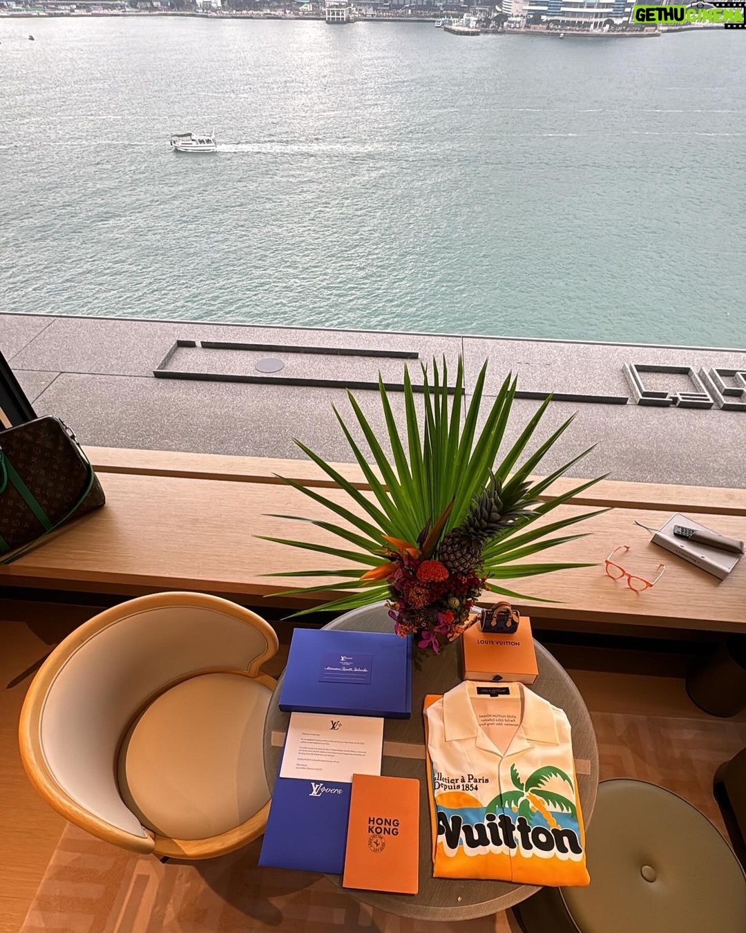 Riadh Belaïche Instagram - Est ce que 5 ans en arrière j’aurai imaginé vivre ce genre de choses ? Tellement heureux et reconnaissant de ce que je vis. Etre ici à Hong Kong pour le 2eme show de @pharrell 🇭🇰 On va passer un séjour incroyable et je remercie Dieu car c’est lui qui est au contrôle de tout ☝️. J’ai hâte de vous montrer tout ça 😇 Merci @louisvuitton 🩵 al hamdoulilah 🤲🏼✨ 📸 @lubakilubaki 📸 @_gio.b Hong Kong China