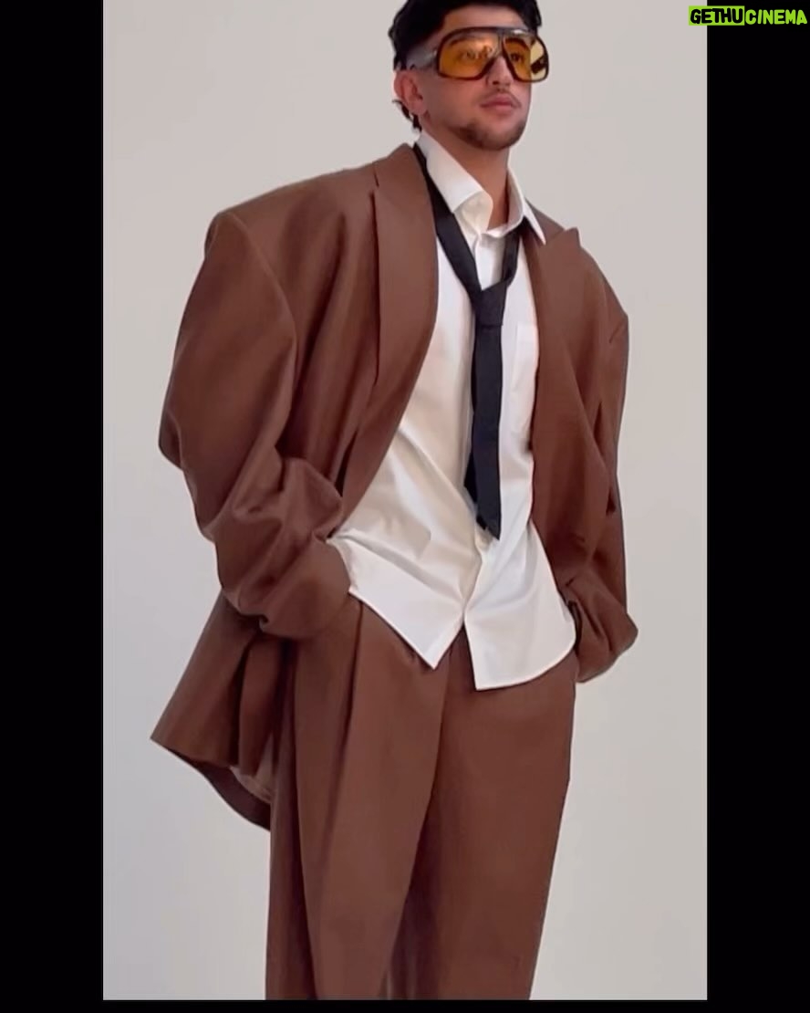 Riadh Belaïche Instagram - Astroloubi ! C’est le nom de la nouvelle paire de @louboutinworld 🚩On a voulu imaginer plusieurs univers avec toujours la même paire, inspirée du street style des années 90 ! Dites-moi quelle tenue vous préférez ? ❤️ #ChristianLouboutin 📸 @alexipav 👘 @___rrxii