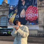 Riadh Belaïche Instagram - JUST LV 💛⚡️ @louisvuitton Pont Neuf