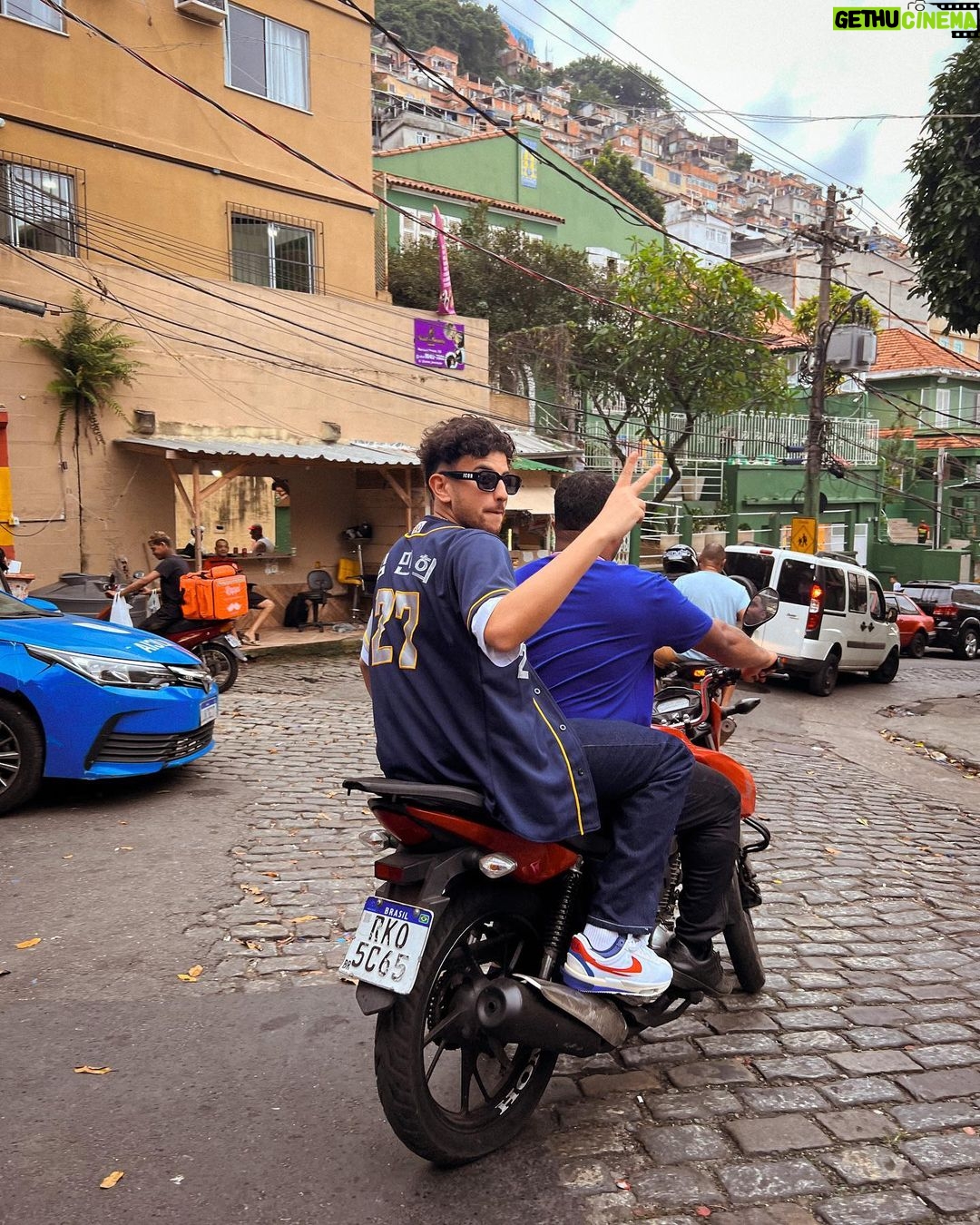 Riadh Belaïche Instagram - Cidase de Deus 🇧🇷 Favelas Rio
