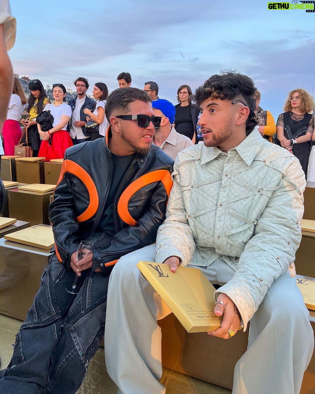 Riadh Belaïche Instagram - JUST LV 💛⚡️ @louisvuitton Pont Neuf