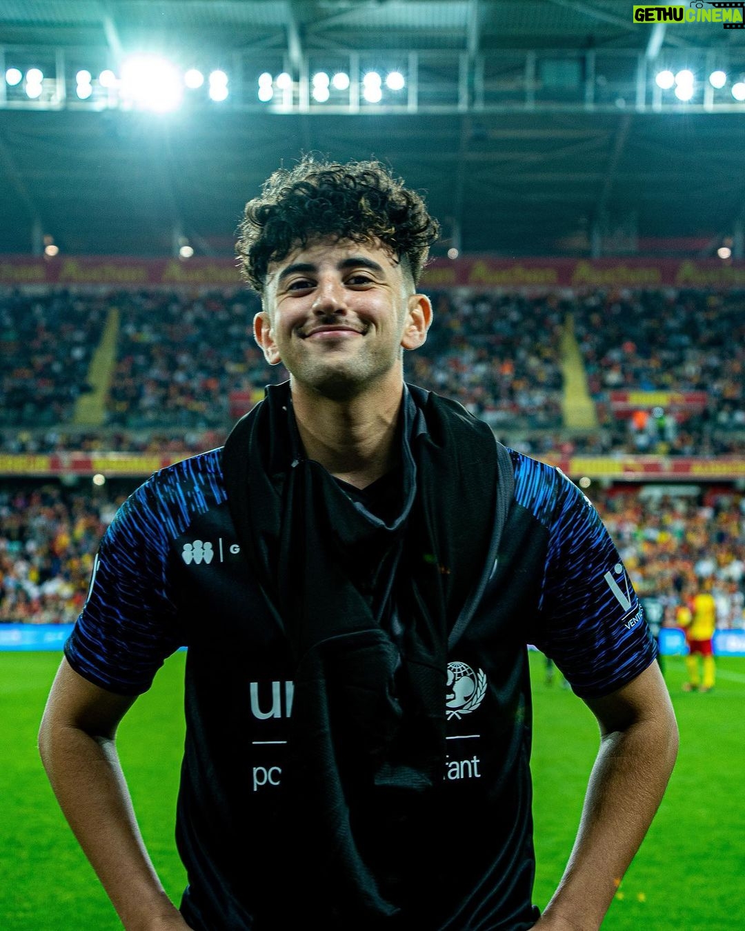 Riadh Belaïche Instagram - Une soirée incroyable au profit de @unicef_france 🤍 Quelle kiff de vivre ce genre d’aventure avec les copains et de récolter des dons pour les enfants ❤️ ( l’ambiance à Lens était magique bravo à vous ⚡️) 📸 @ppress_photography 📸 @haizekl 📸 @whereismaya_