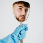 Riadh Belaïche Instagram - Just Riadh à la Une de notre nouvelle cover digitale ✨ Créateur de contenus, vidéaste, humoriste, Just Riadh a parcouru beaucoup de chemin avant de devenir un it boy. Un visage qui plaît désormais aux Maisons de mode, comme aux réalisateurs. Son surnom est à l'image de la personne qu'il aspire à être. Simple, comme sa mère qui lui a tout appris et dont il est fier: "Son coeur est blanc". Plus tard, il aimerait lui ressembler. Pour l'heure, il semble être sur la bonne voie, lui qui défend avec ardeur la sympathie et la joie comme lignes de conduite: "Ça ne coûte rien, il faut juste être sympa". 2017, Just Riadh débute sur Instagram à une époque où la plateforme est dominée par des contenus essentiellement photographiques. La proposition du jeune créateur détonne et dénote. Au moyen de courtes vidéos de quelques secondes, il parvient à faire rire des millions de personnes. Progressivement, il devient une figure incontournable du 𝐹𝑟𝑒𝑛𝑐ℎ 𝐼𝑛𝑠𝑡𝑎𝑔𝑟𝑎𝑚. À tel point qu’il est choisi par le réseau social pour participer à l’opération “Creators around the world”. Du Japon au Brésil en passant par les Etats-Unis et l’Espagne, Just Riadh s’engage dans un voyage initiatique aux côtés de créateurs de contenu du monde entier. “Tu rencontres quelqu’un qui fait comme toi mais autre part, c’est super intéressant.” L’interview complète de Just Riadh est à retrouver sur views.fr 🔗 Photographie : @_moiseluzolo Assistant photographie : @felix_devaux Direction artistique : @irisgzs Coordination artistique : @luca_delombre et @ngd______ Stylisme : @irisgzs et @luca_delombre Production : @selimmoundy et @alicemtg Make-up : @oceanesusini Interview : @nouma_ben Graphisme : @duchesse_bonzi Paris, France