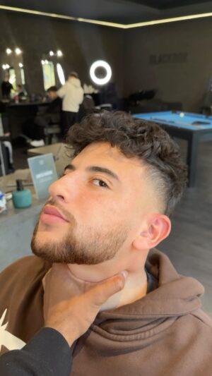 Riadh Belaïche Instagram - Nouvelle coupe la miff vous validez ? 💇‍♂️💈
Note sur 10 mon dégradé 👀