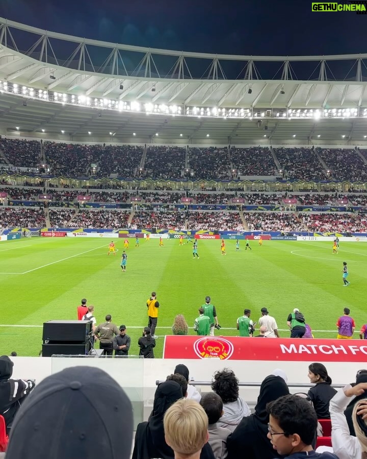 Riadh Belaïche Instagram - Honoré d’avoir fait partie de cet événement qui a réuni créateurs et sportifs pour la bonne cause ❤️🤲🏼 On a pu récolter tous ensemble 8,8 millions d’euros 🌏🤝 Merci pour l’invitation @educationaboveall_eaa & @qlife_com ✨ En plus j’ai marqué !!! 😭😭😭