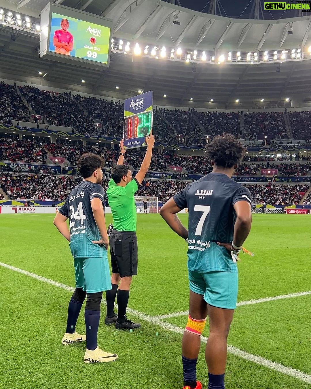 Riadh Belaïche Instagram - Honoré d’avoir fait partie de cet événement qui a réuni créateurs et sportifs pour la bonne cause ❤️🤲🏼 On a pu récolter tous ensemble 8,8 millions d’euros 🌏🤝 Merci pour l’invitation @educationaboveall_eaa & @qlife_com ✨ En plus j’ai marqué !!! 😭😭😭
