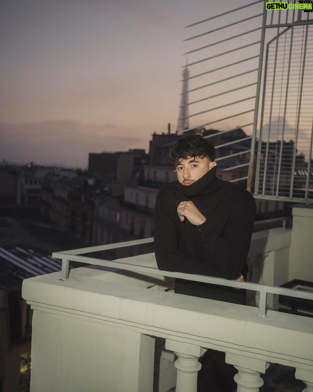 Riadh Belaïche - 332.7K Likes - Late night ✨
Congrats to you my friend for this excellent show 👏🏼🇰🇷
w/ @songzio_official
📸 @lubakilubaki