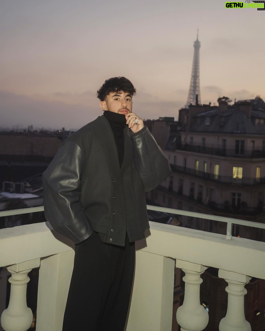 Riadh Belaïche - 332.7K Likes - Late night ✨
Congrats to you my friend for this excellent show 👏🏼🇰🇷
w/ @songzio_official
📸 @lubakilubaki