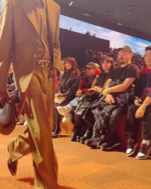Riadh Belaïche Instagram - 1-Welcome to the Far-West 🤠🌵
2-Je pense que j’étais dans le thème 😂
3-Migos c’est mon rappeur préféré 🎤
4-J’aime trop les sacs 😍
5-Temaaaa la paire ✨

merci @louisvuitton @pharrell

📸 @visualisation_ @dsawyou