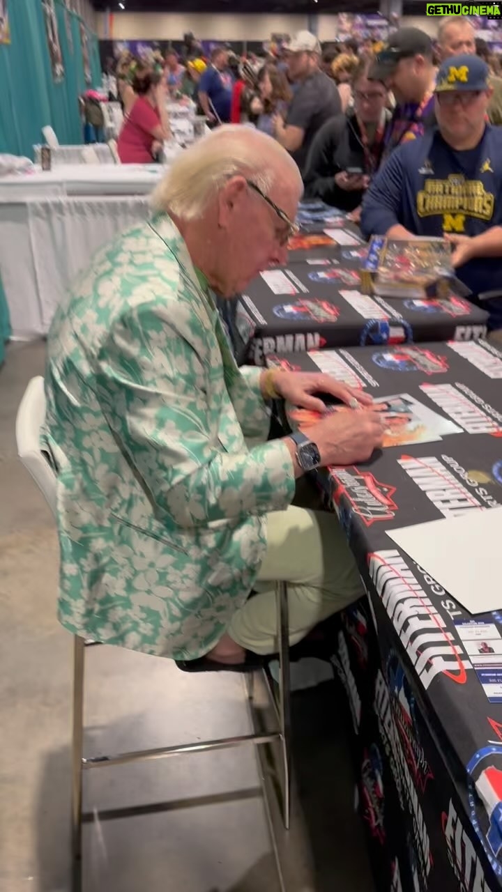 Ric Flair Instagram - Still The Oldest Ride, But Always The Longest Line! WOOOOO! @galaxyconrichmond @fitermansports
