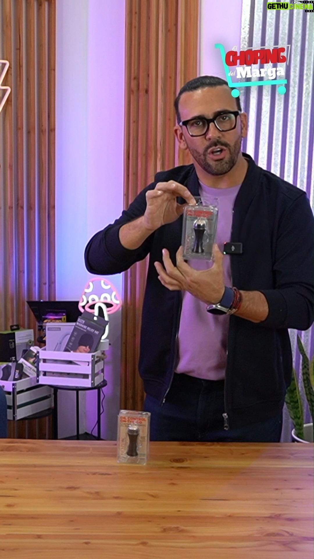 Ricardo Margaleff Instagram - Probé un rodillo absorbente de exceso de grasa que puede ser utilizado por cualquiera para eliminar el brillo de la cara. Incluso puede ser usado por aquellos que estén maquillados sin arruinar el maquillaje previamente aplicado.