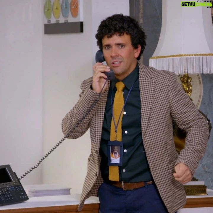 Ricardo Margaleff Instagram - Oficina mundial de vacaciones... me podrían indicar el formulario para que sean 333 días al año de vacaciones . Porque los qué tuve, se fueron muy rápidos #Margaleff #ricardomargaleff #Humor #pascua