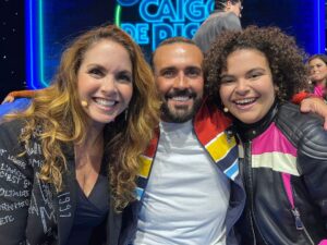 Ricardo Margaleff Instagram - Hay personas bonitas
y hay personas que son LUZ que comparten felicidad
 y te hacen brillar mas bonito

Familia ustedes opinan lo mismo?🥰

#Lucero #LuceroMijares #Cantantes #HappyMoment #Margaleff