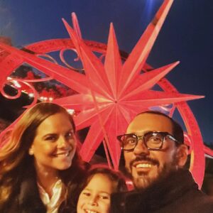 Ricardo Margaleff Instagram - La familia es nuestra primera escuela de amor. 

#Familia #amor #diciembre #Margaleff