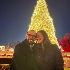 Ricardo Margaleff Instagram - Amar no es mirarse el uno al otro, es mirarse juntos a la misma dirección.

#Margaleff #Familia #Mylove #felicidad