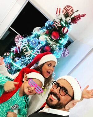 Ricardo Margaleff Instagram - Esta navidad, sin duda será llena de magia y luz !!

Gracias a mis queridas amigas de @miarbolitodenavidad.mx por decorar mi hogar con tanto amor. 

#Navidad #arboldenavidad #december #Familia