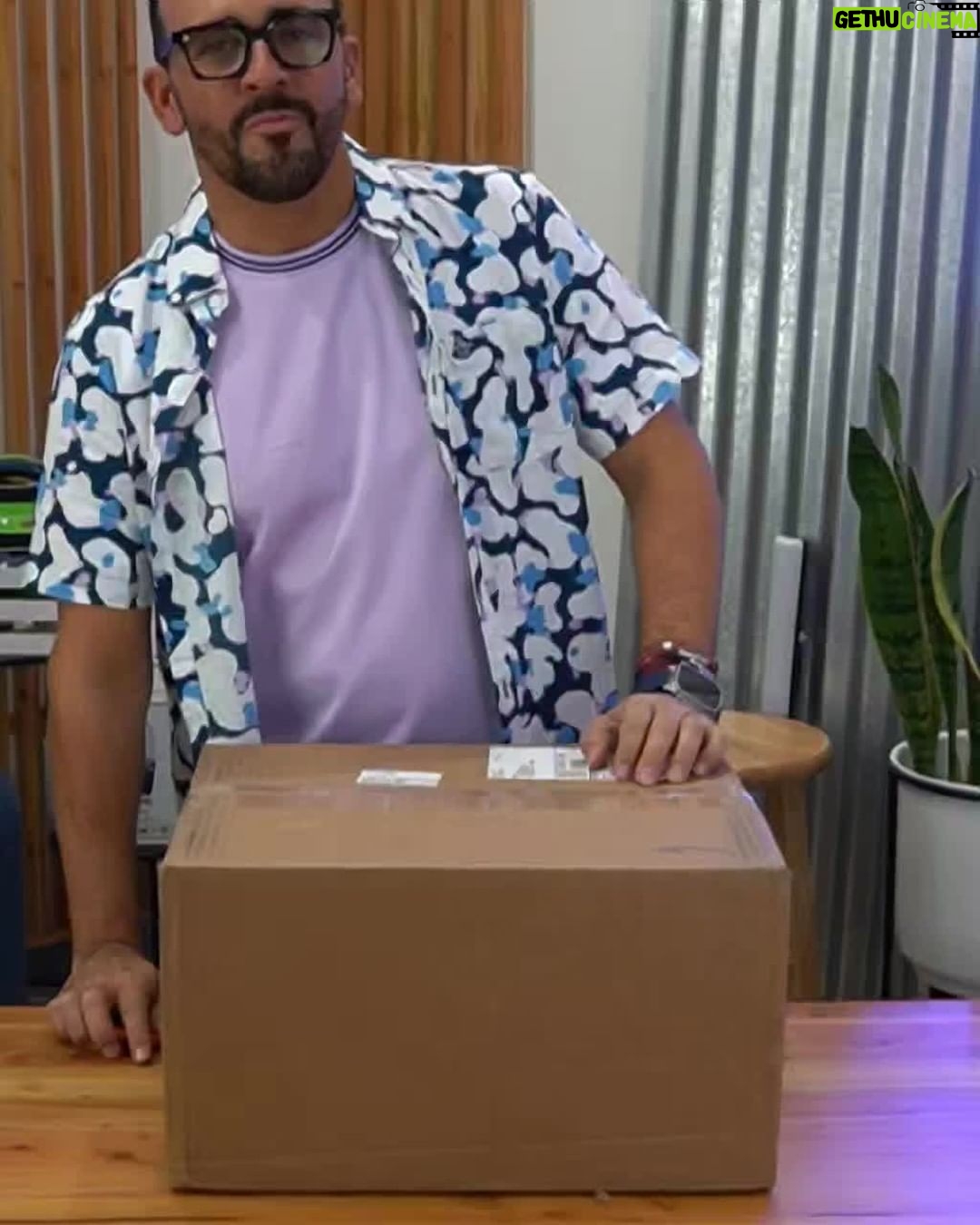 Ricardo Margaleff Instagram - Familia !! Ya empezó el año y con eso shooping con causa..si con causa de adquirir cosas jajaja #RicardoMargaleff #2024 #Amazon #originalpenguin #elchopíngdelmarga #shoppingtime #compritas #shoppingday #elchopingdelmarga #compulshopper #compulshoppers