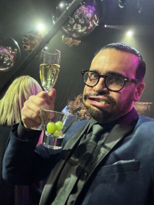Ricardo Margaleff Instagram - Te deseo un nuevo año 2024 matemático: suma todo tipo de placeres, resta cualquier tipo de dolor, multiplica por mil la felicidad y divide el amor entre todos tus seres queridos. ¡Feliz Año!

Vamos por 365 dias de risas, diversión y momentos épicos y de aprendizaje

#ricardomargaleff #maegaleff #añonuevo #2024 #2023 #Bienvenido2024 #Adios2023 #YaMeroEsMiCumpleaños