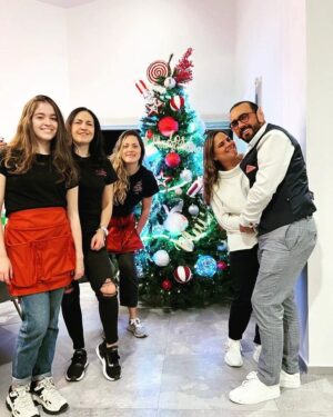 Ricardo Margaleff Instagram - Esta navidad, sin duda será llena de magia y luz !!

Gracias a mis queridas amigas de @miarbolitodenavidad.mx por decorar mi hogar con tanto amor. 

#Navidad #arboldenavidad #december #Familia