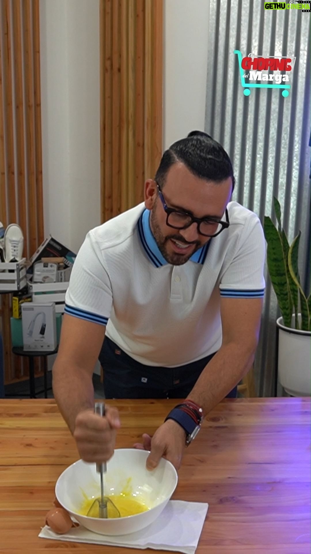 Ricardo Margaleff Instagram - a batir.. Le eché muchos huevos para probar un batidor de huevos, y la verdad es que resultó altamente recomendable #compritas #shoppingday #RicardoMargaleff #originalpenguin #elchopíngdelmarga #Amazon #shoppingtime #compulshopper #compulshoppers