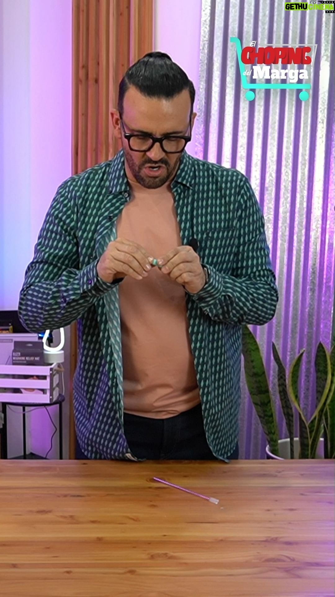 Ricardo Margaleff Instagram - Revisé un popote retráctil de acero inoxidable que puede servir para viajes. Se puede lavar y volver a usar, además de que, de paso, ayudamos al medio ambiente a no estar comprando popotes de plástico. Es fácil de transportar e incluye un cepillo para limpiarlo. #amazon #elchopingdelmarga #ricardomargaleff