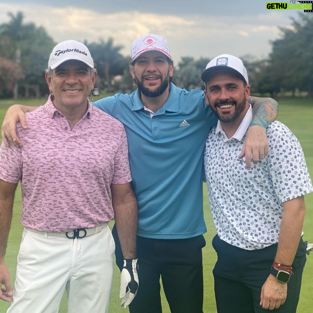 Ricardo Margaleff Instagram - Tremendo bloqueador que alborotaš„.. Mis amigos.. uno de mis Motivos!!! En @paraisocountryclubmx