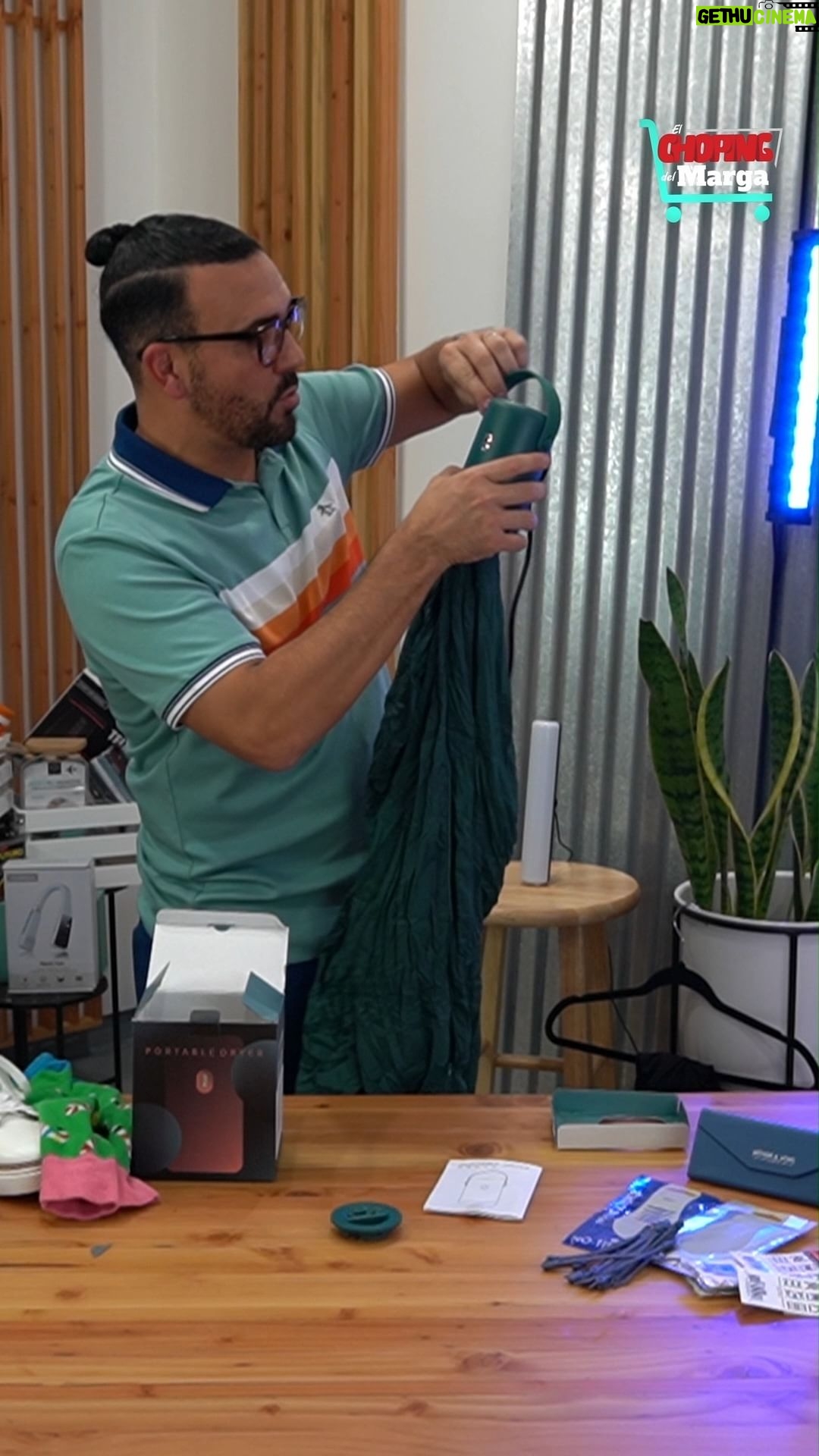 Ricardo Margaleff Instagram - #compulshoppers ¿Ya vieron el episodio completo en Youtube? si pensabas que las secadoras portátiles no existían... mira el video #Elchopingdelmarga #Amazon #Unboxing #Comedia #Margaleff #ricardomargaleff