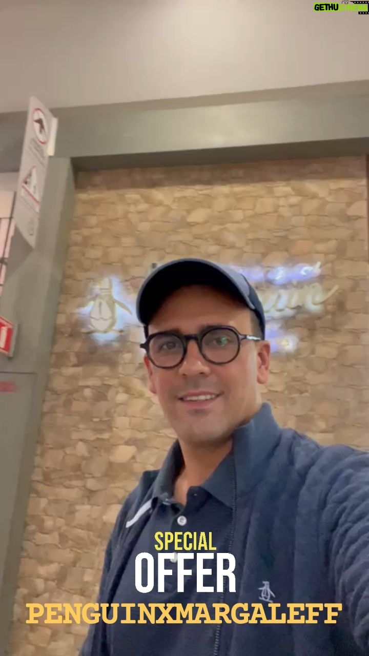 Ricardo Margaleff Instagram - FAMILIA DIGITAL Mis amigos de @originalpenguinmexico #originalpenguin se pusieron super guapos !! Nos dieron un descuento para todos los que queremos actualizar nuestro look de Verano. PENGUINXMARGALEFF