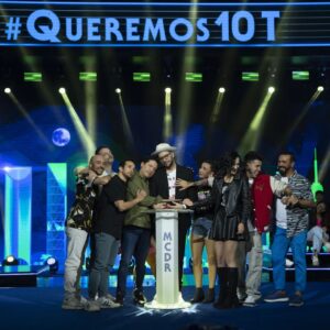 Ricardo Margaleff Instagram - Somos disfuncionales y felices 

Gracias por esta 9a temporada por las risas, experiencias, pastelazos, liberación de saliva y todo lo demás 

Gracias por reír con nosotros y de nosotros 

Gracias por el apoyo y la compañía. 

#mecaigoderisa #queremos10t  #mcdr #familiadisfuncional #Yosoydisfuncional #margaleff #ricardomargaleff