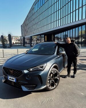 Riccardo Dose Instagram - Sono troppo emozionato e felice di farvi vedere la mia nuova auto.
Dopo 10 anni in cui la mia amata Toyota Aygo mi ha portato in qualsiasi parte d’Italia, era giunto il momento di cambiarla. 

Sono veramente contento di essermi tolto questa piccola soddisfazione

Fatemi sapere che cosa ne pensate amici ❤️