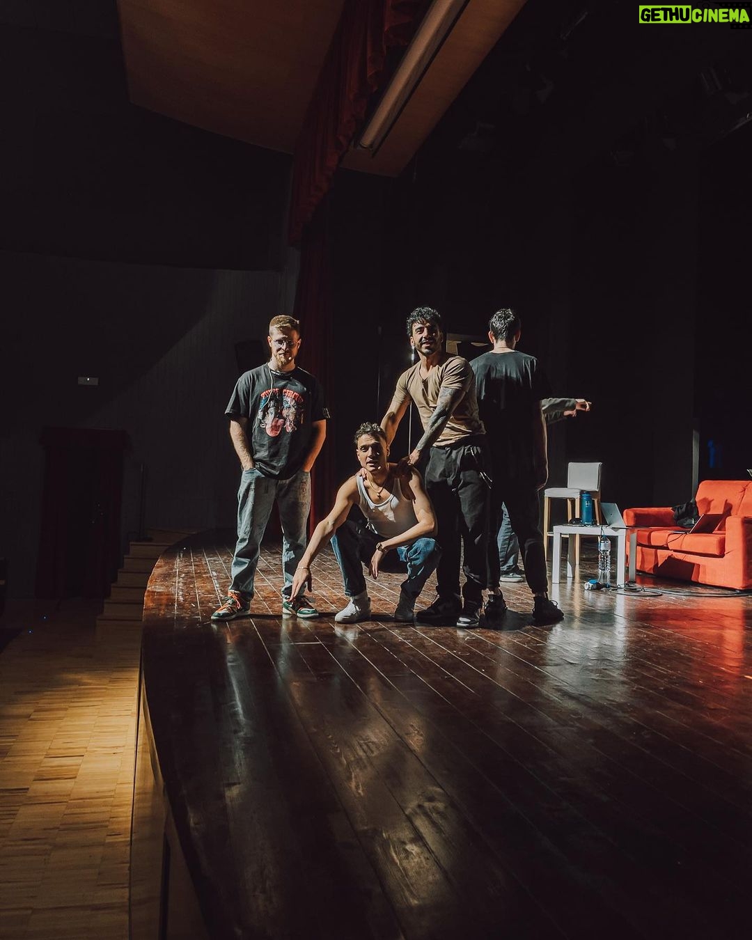 Riccardo Dose Instagram - Questi tre famosissimi ballerini sardi, domani inizieranno il loro tour a teatro.
