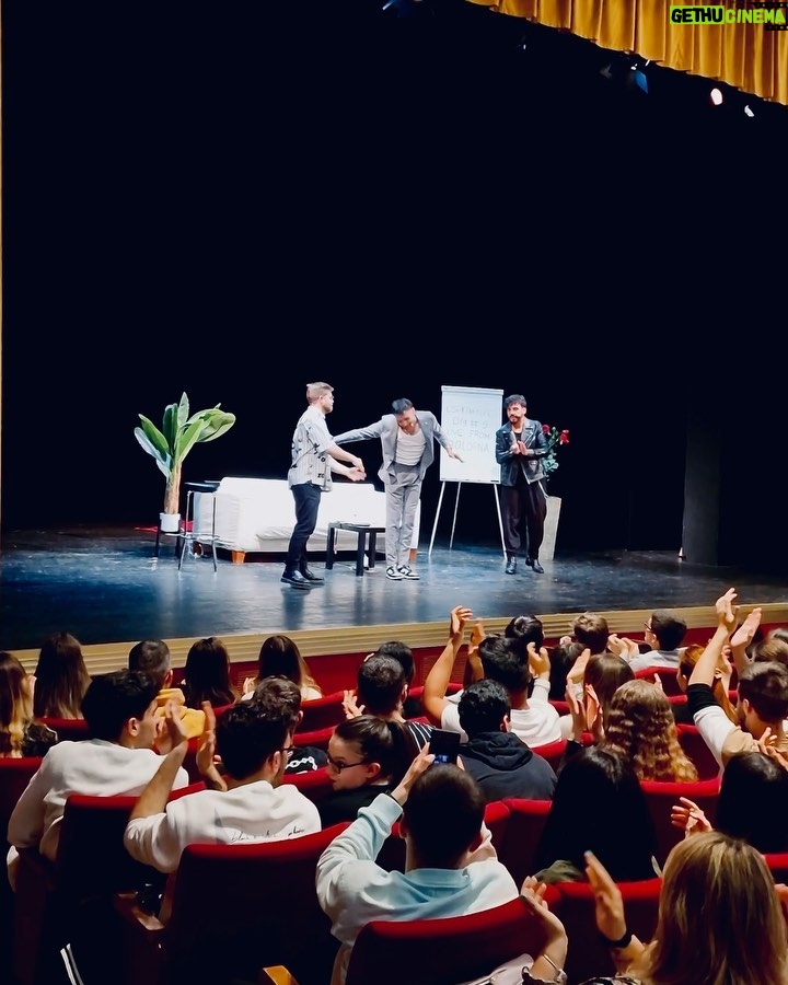 Riccardo Dose Instagram - Grazie Bologna ❤ È stato magico, siete stati spettacolari grazie di cuore 🫶🏻 Teatro Dehon