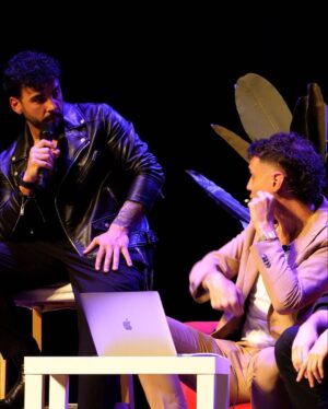 Riccardo Dose Instagram - Grazie Milano ❤️
La prima data di Esperienze
D.M. dal vivo a teatro è stato un successo incredibile.
I primi sorpresi da tutto ciò siamo noi 3 in primis.
Eravamo terrorizzati all'idea di portare dal vivo un format mai provato dal vivo e del tutto IMPROVVISATO.
Sarà stato merito del teatro pieno e del pubblico
meraviglioso di ieri, ma è stata la cosa più bella, divertente e vera che abbiamo mai fatto in undici anni di video.
La cosa ci rende incredibilmente orgogliosi.
Pronti per il tour?😏