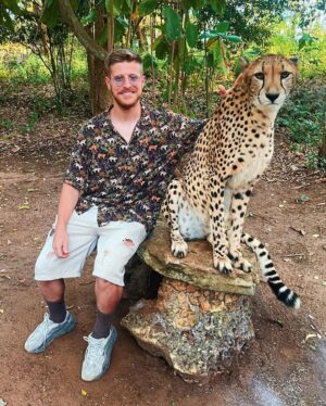 Riccardo Dose Instagram - HO RISCHIATO DI DIVENTARE IL SUO SPUNTINO PROTEICO. 

In assoluto uno delle esperienze più belle della mia vita. 
Tutti gli animali che vedete si trovano all’interno di una riserva naturale e sono stati salvati da condizioni disumane a cui l’uomo gli aveva obbligati a vivere. 
Come sempre le uniche BESTIE siamo noi.