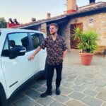 Riccardo Dose Instagram - Nessuno ha bisogno di una vacanza come chi ne ha appena fatta una. Grazie a @locautorent per aver reso il mio viaggio così rilassante. Florence, Italy