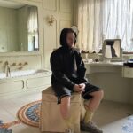 Riccardo Dose Instagram - Non so per quale cazzo di motivo abbiamo deciso di trascorrere un’intera notte all’interno di una villa abbandonata. È uscito il video su YouTube di questa follia.
