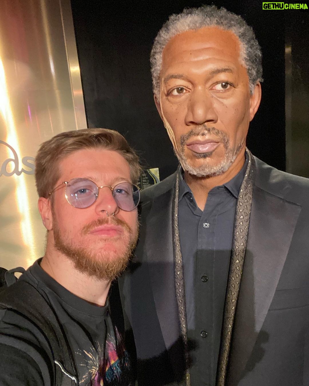 Riccardo Dose - 101.4K Likes - NON CI CREDO SIAMO LE PERSONE PIÙ FORTUNATE DEL MONDO ABBIAMO TROVATO TUTTE QUESTE CELEBRITÀ NELLO STESSO GIORNO QUI A LONDRA.
@danieldaddetta AHAHAHAHAHA