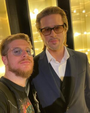 Riccardo Dose Instagram - NON CI CREDO SIAMO LE PERSONE PIÙ FORTUNATE DEL MONDO ABBIAMO TROVATO TUTTE QUESTE CELEBRITÀ NELLO STESSO GIORNO QUI A LONDRA. 

@danieldaddetta AHAHAHAHAHA