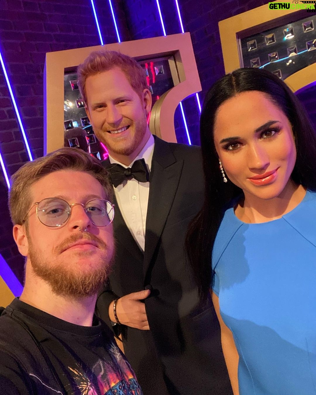 Riccardo Dose - 101.4K Likes - NON CI CREDO SIAMO LE PERSONE PIÙ FORTUNATE DEL MONDO ABBIAMO TROVATO TUTTE QUESTE CELEBRITÀ NELLO STESSO GIORNO QUI A LONDRA.
@danieldaddetta AHAHAHAHAHA