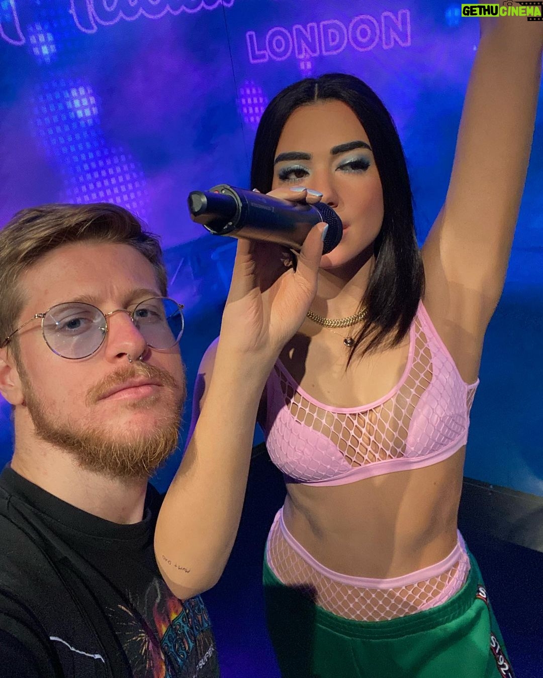 Riccardo Dose - 101.4K Likes - NON CI CREDO SIAMO LE PERSONE PIÙ FORTUNATE DEL MONDO ABBIAMO TROVATO TUTTE QUESTE CELEBRITÀ NELLO STESSO GIORNO QUI A LONDRA.
@danieldaddetta AHAHAHAHAHA
