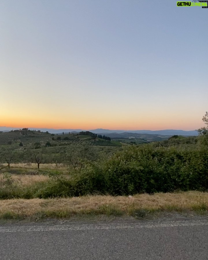 Riccardo Dose Instagram - Nessuno ha bisogno di una vacanza come chi ne ha appena fatta una. Grazie a @locautorent per aver reso il mio viaggio così rilassante. Florence, Italy