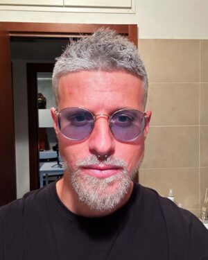 Riccardo Dose Instagram - È tutto pronto, l’allenatore/giocatore dei @blancos_goa7league è carico 🤍

Domani inizia la @goa7league