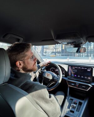 Riccardo Dose Instagram - Sono troppo emozionato e felice di farvi vedere la mia nuova auto.
Dopo 10 anni in cui la mia amata Toyota Aygo mi ha portato in qualsiasi parte d’Italia, era giunto il momento di cambiarla. 

Sono veramente contento di essermi tolto questa piccola soddisfazione

Fatemi sapere che cosa ne pensate amici ❤️