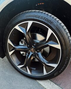 Riccardo Dose Instagram - Sono troppo emozionato e felice di farvi vedere la mia nuova auto. Dopo 10 anni in cui la mia amata Toyota Aygo mi ha portato in qualsiasi parte d’Italia, era giunto il momento di cambiarla. Sono veramente contento di essermi tolto questa piccola soddisfazione Fatemi sapere che cosa ne pensate amici ❤️